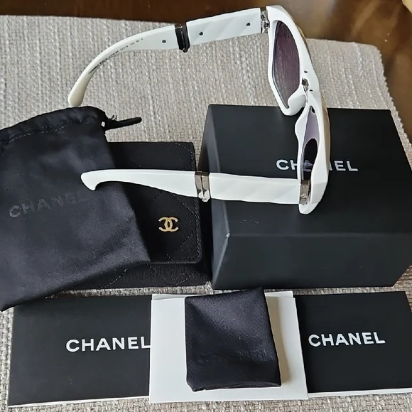 CHANEL Foldable White Silver Quilted Crystal CC Logo Sunglasses - Picture 1 of 8
